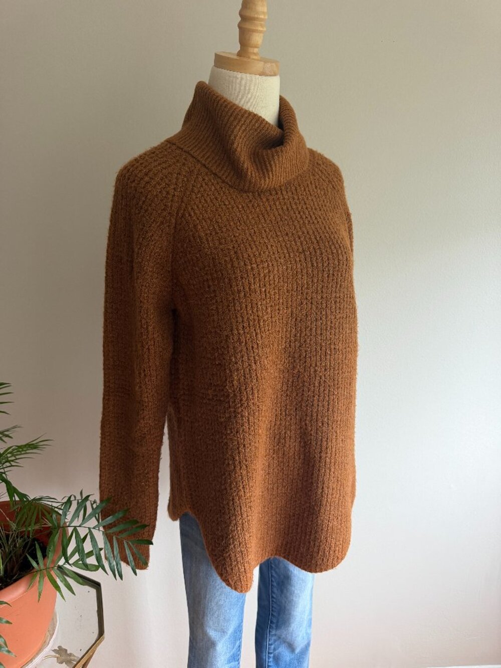 Kühl Turtleneck Waffle Knit Sweater in Size Small